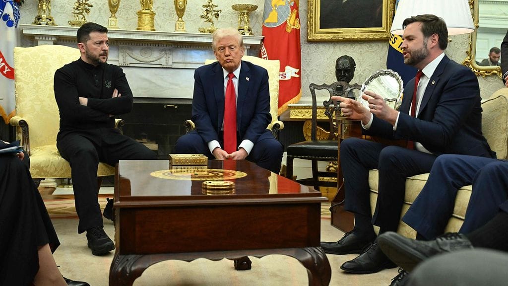 LK 28.2.2025 Yhdysvaltain presidentti Donald Trump, Ukrainan presidentti Volodymyr Zelensky ja USA:n varapresidentti J. D. Vance Valkoisen talossa Washingtonissa 28. helmikuuta 2025.