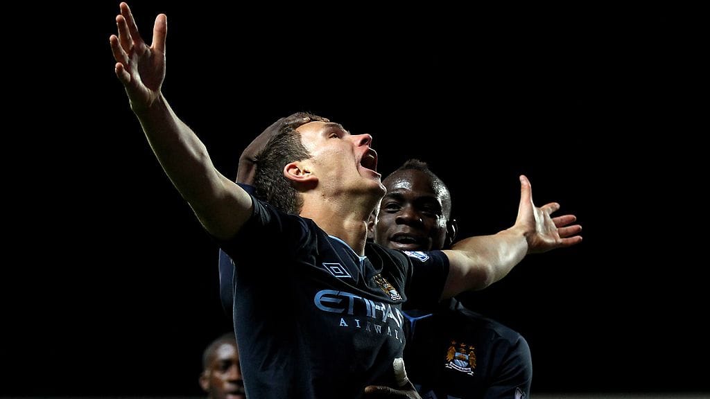 Edin Dzeko ja Mario Balotelli juhlivat Dzekon osumaa