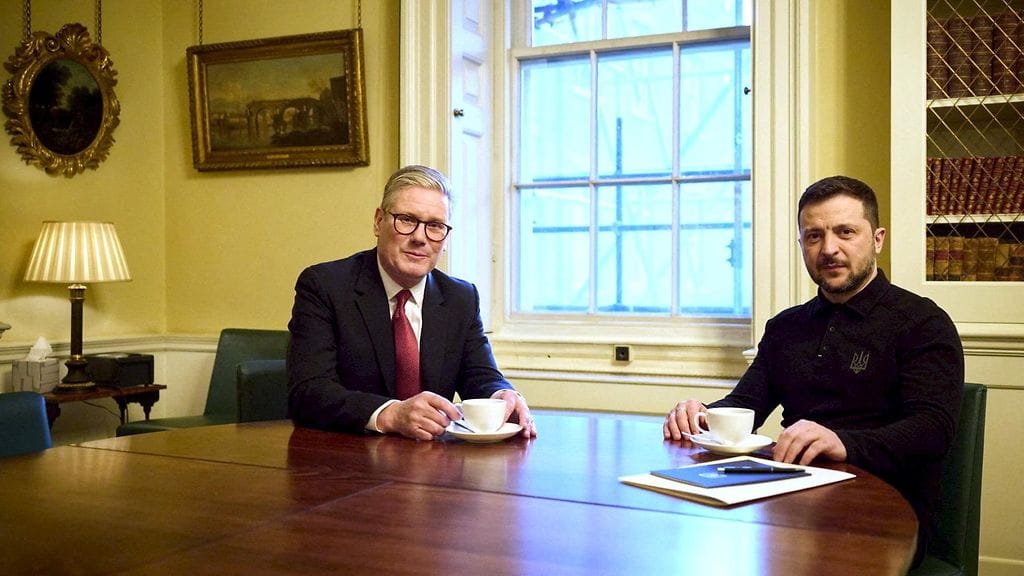 Iso-Britannian pääministeri Keir Starmer ja Ukrainan presidentti Volodymyr Zelenskyi pääministerin virka-asunnolla 1. maaliskuuta.