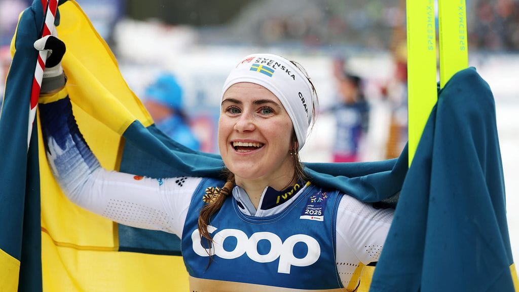 Ebba Andersson kukisti Therese Johaugin isovarpaan mitalla.