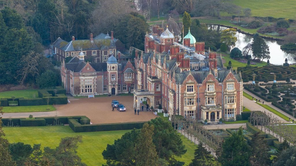 AOP Ukrainan presidentti Volodymyr Zelenskyi saapui Sandringhamin linnaan Norfolkiin Englantiin tapaamaan kuningas Charlesia.