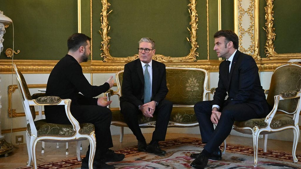 Zelenskyi, Starmer ja Macron Lontoon huippukokouksessa sunnuntaina.
