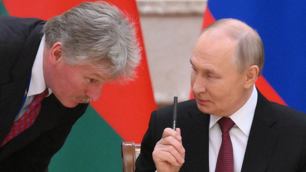 KIvassa Kremlin tiedottaja Dimiri Peskov ja Venäjän presidentti Vladimir Putin.