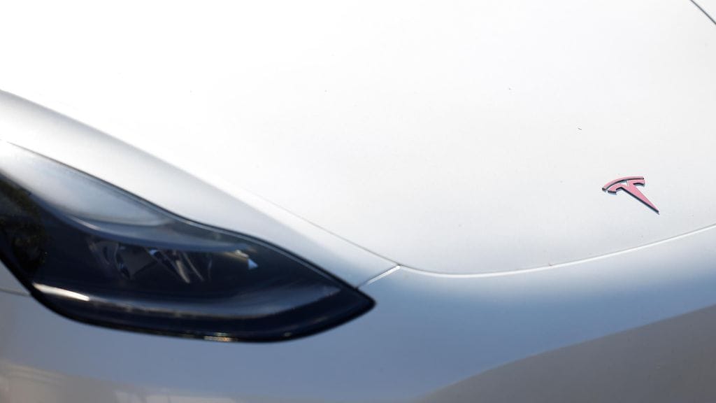 Teslan myyntiluvut romahtivat Suomessa.