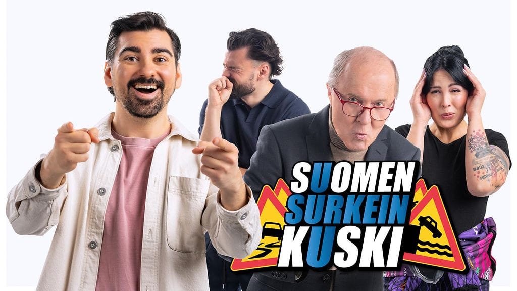 Suomen surkein kuski -juontaja Gogi Mavromichalis sekä uudet tuomarit selostajalegenda Matti Kyllönen, huippudriftaaja Krisse Aalto ja poliisi Arttu Kilpeläinen.