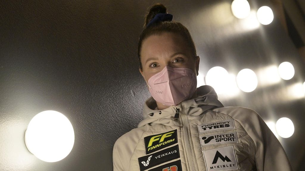Kerttu Niskanen on pitänyt maskia aktiivisesti MM-hiihdoissa Trondheimissa.