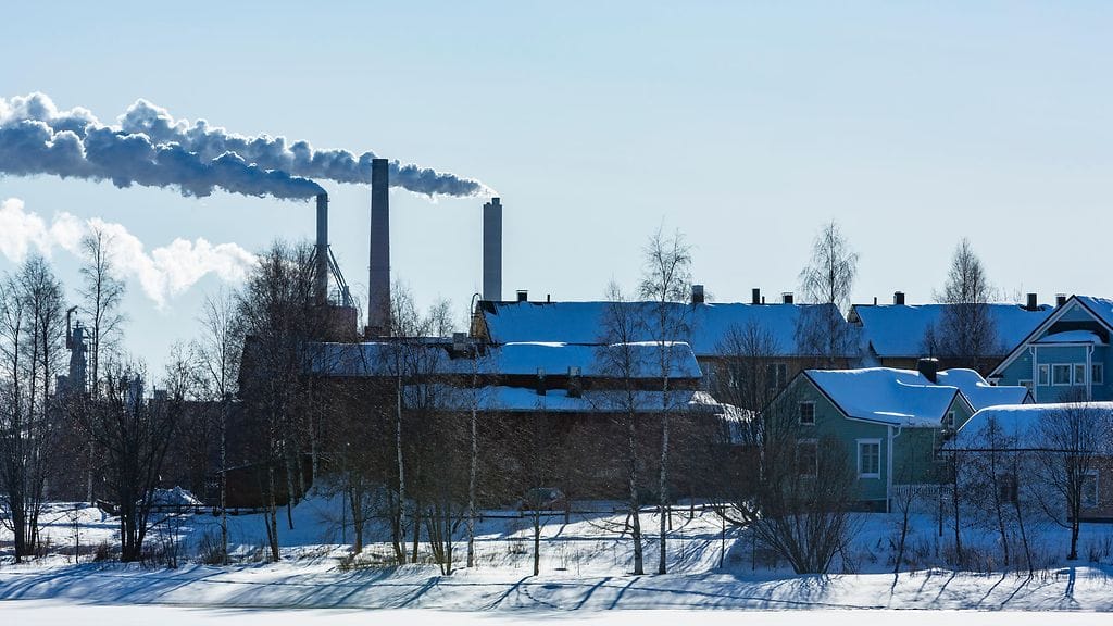 38-vuotias mies on kuollut pudottuaan Stora Enson työmaalla Nuottasaaressa maanantaina.