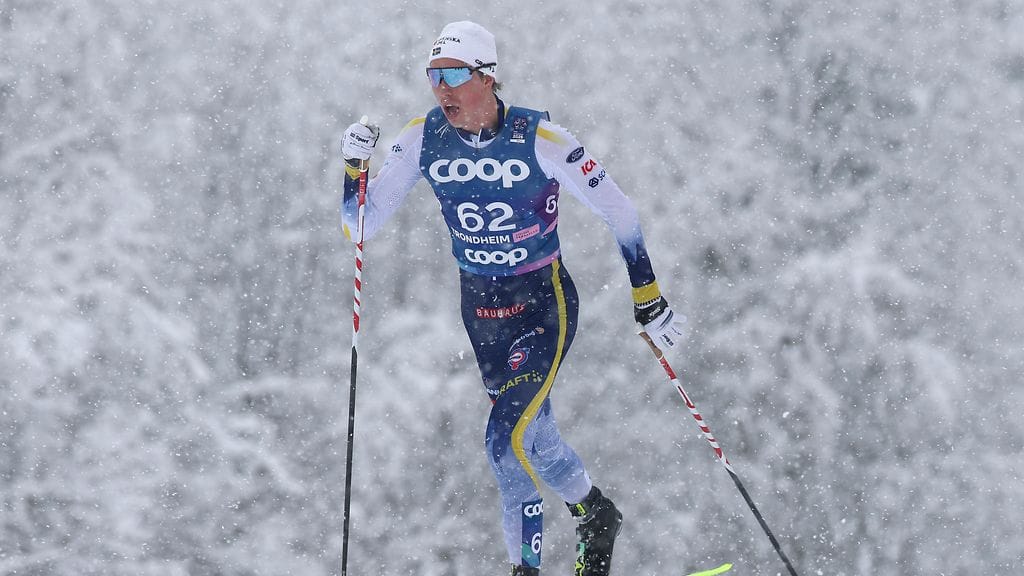 William Poromaa johtikin perinteisen 10 kilometrin MM-kilpailua mutta taittui lopulta kuudenneksi.