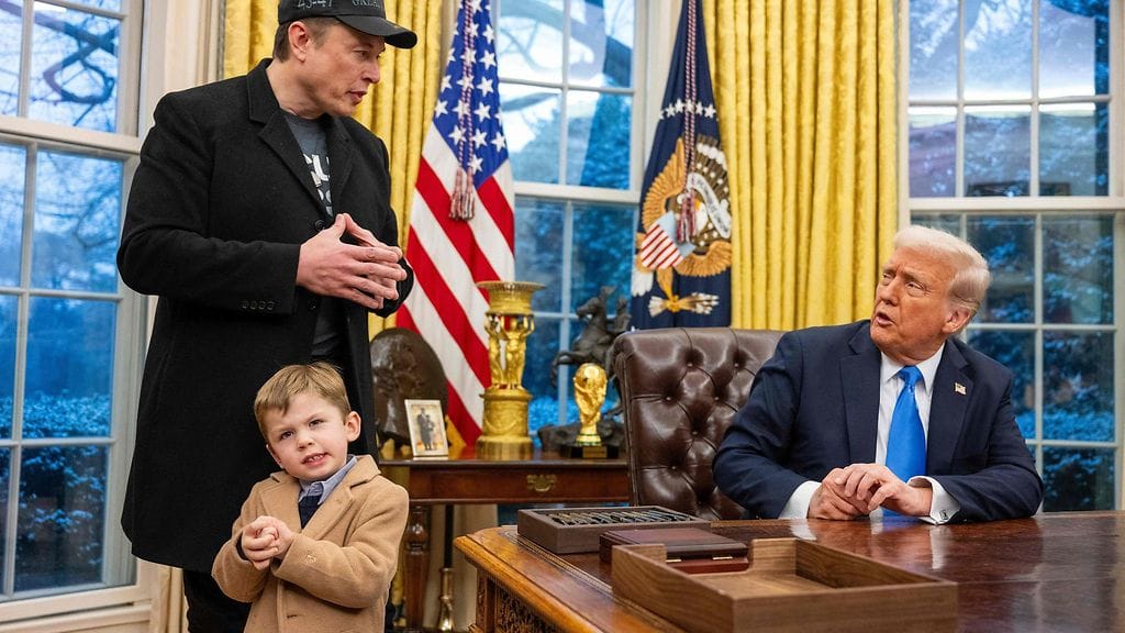 11. helmikuuta Elon Musk toi presidentti Trumpin toimistoon myös 4-vuotiaan  X ' A-Xii -poikansa.