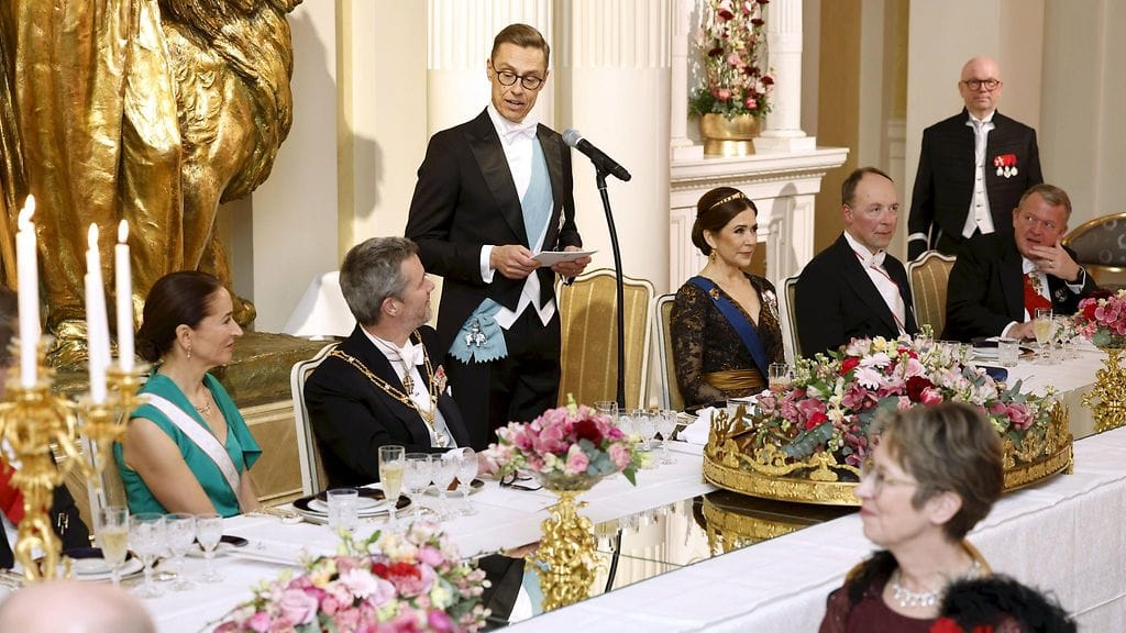 0403 KUNINKAALLISET PRESIDENTINLINNA ILLALLINEN