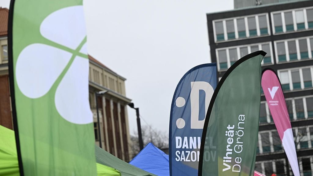 Kuvassa puolueiden alue- ja kuntavaalimainontaa Helsingissä Hakaniemen Maalaismarkkinoilla 2. maaliskuuta.