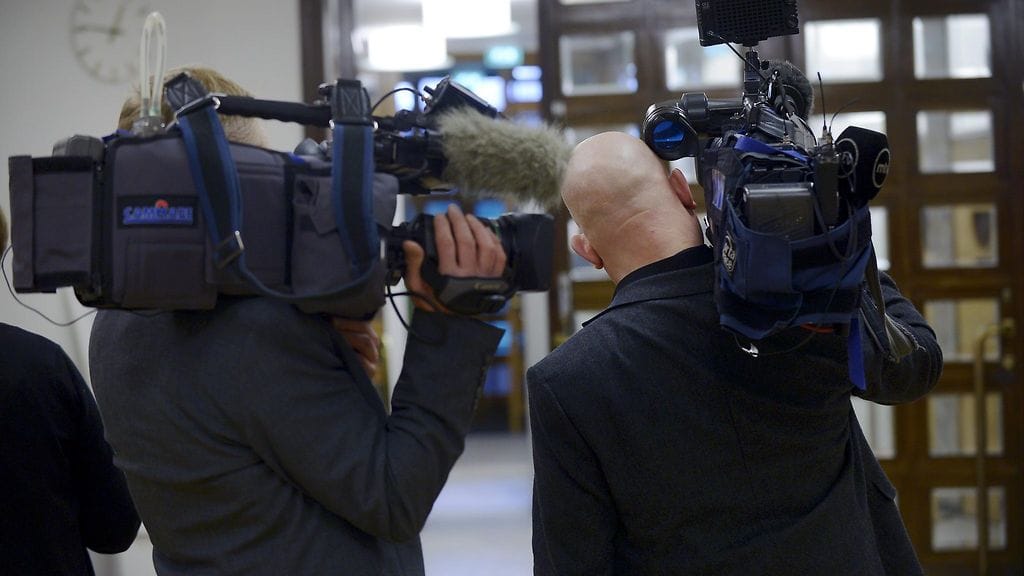 Kuvituskuva. Tv-kuvaajia eduskunnassa vuonna 2017.