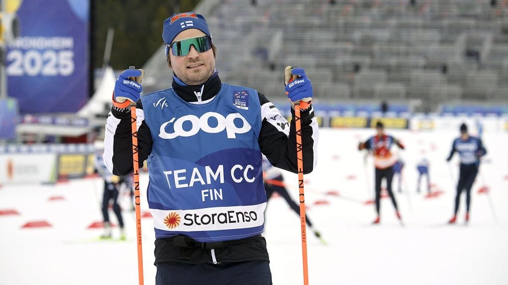 Suomen sprinttivalmentaja Ville Oksanen ei sulattanut Suomen naisten auraajan urakkaa.