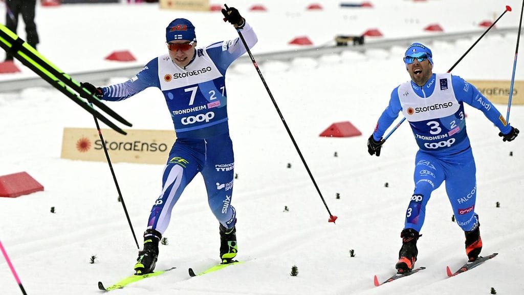 Lauri Vuorinen toi Suomen toisena maaliin miesten MM-parisprintissä. Federico Pellegrinon ankkuroima Italia jäi kirvelevästi neljänneksi.