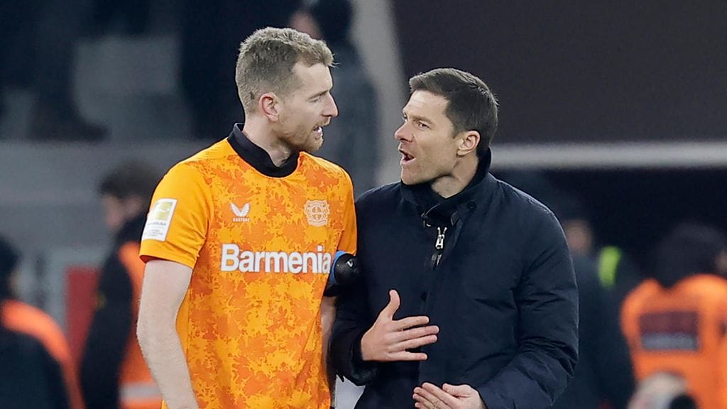 Lukas Hradecky ei lukeutunut Xabi Alonson nimeämään avauskokoonpanoon.