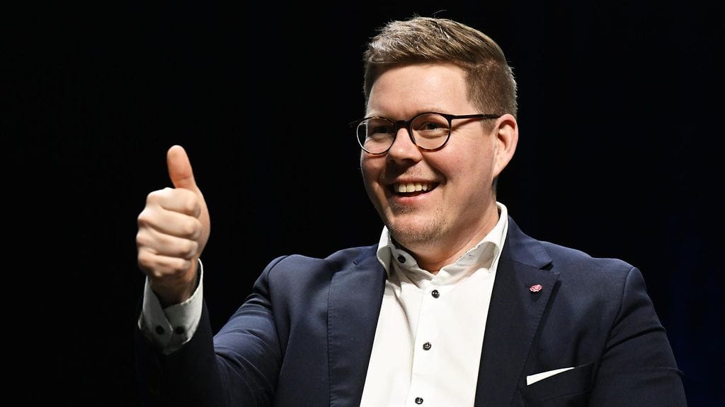 Antti Lindtmanin johtama SDP on suosituin sekä alue- että kuntavaaleissa, selviää Ylen kannatusmittauksesta.