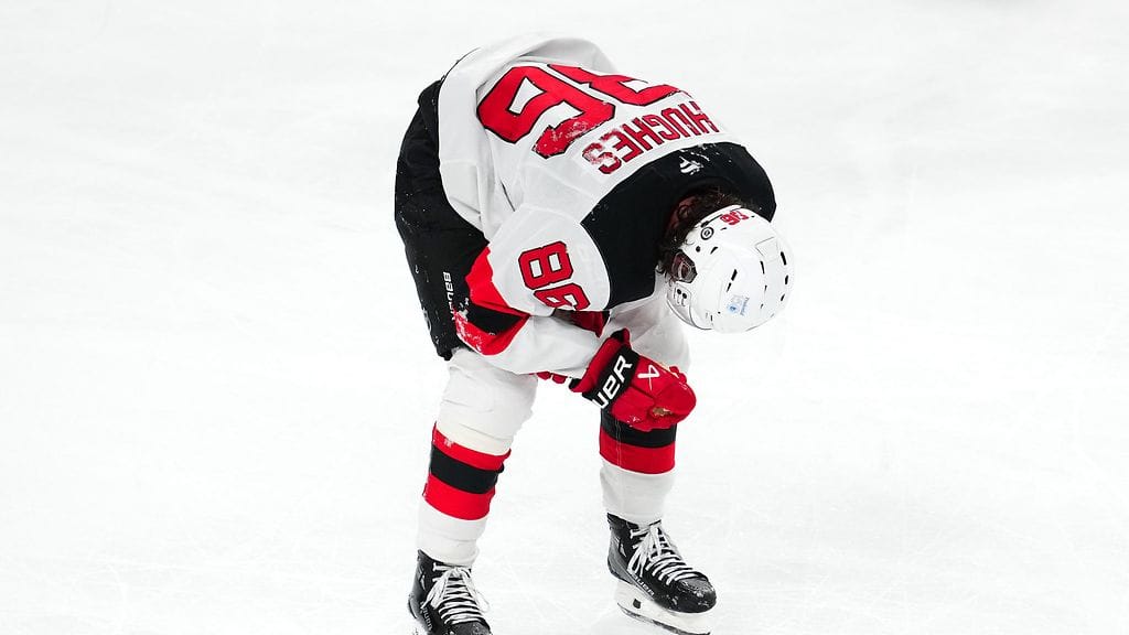 Jack Hughes loukkaantui Vegasia vastaan sunnuntaina.