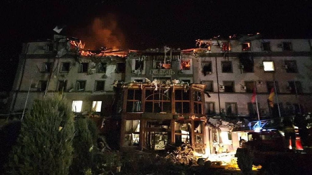 Ukraina julkaisi kuvan Kryvyi Rihin kaupungissa hotelliin osuneesta iskusta.
