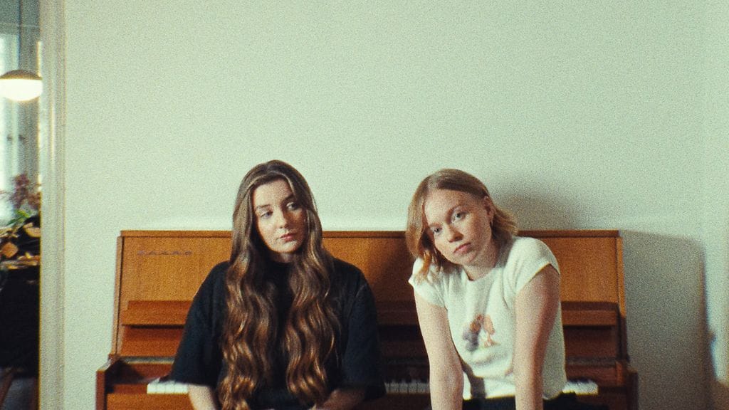 Emma & Matilda promokuva_editoitu