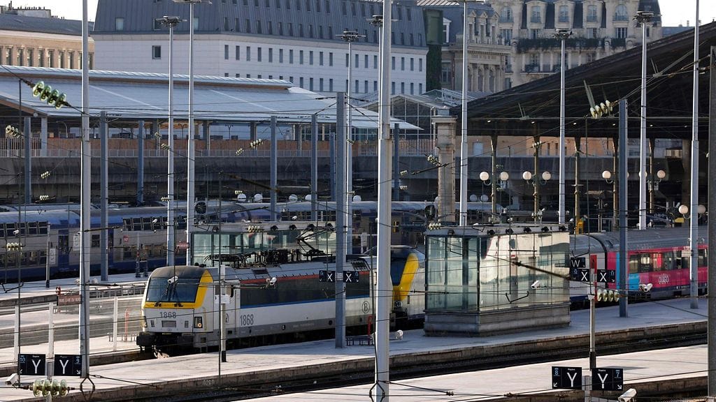 Useita junavuoroja jouduttiin perumaan perjantaina Pariisissa.