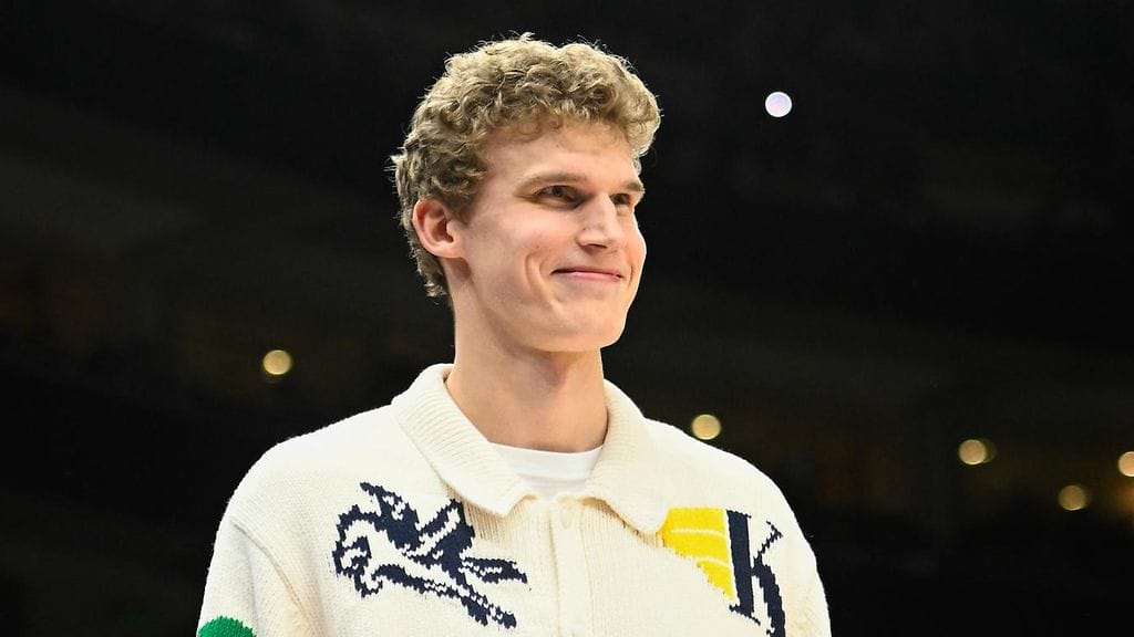 Lauri Markkanen on jo toista viikkoa sivussa tositoimista.