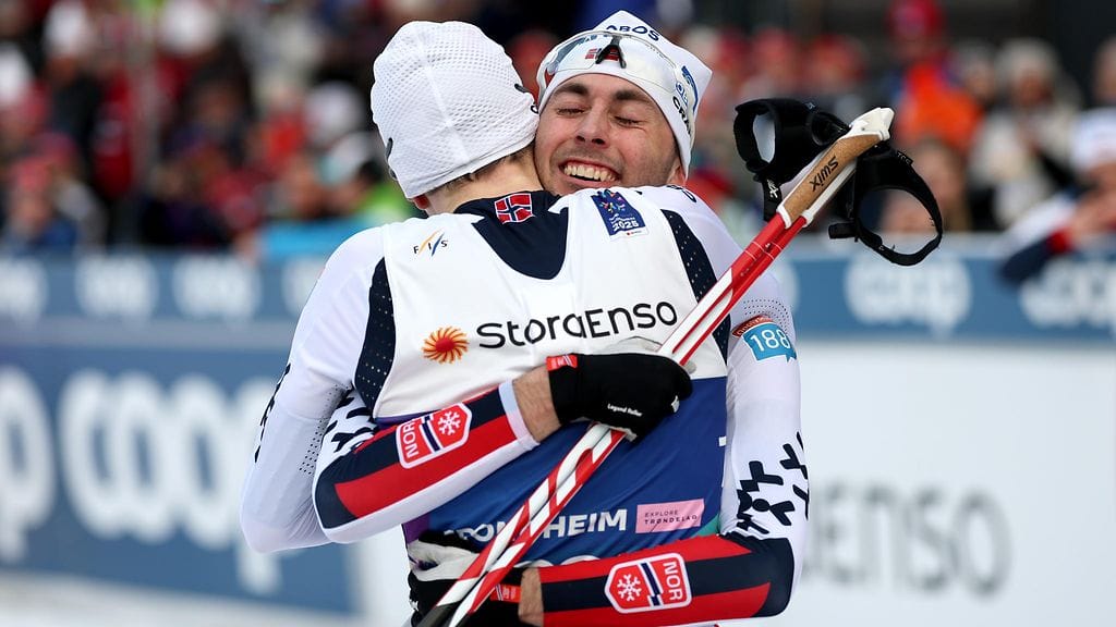 Norjan miehistä Jarl Magnus Riiber otti kultaa ja Jörgen Graabak hopeaa lauantain suurmäen yhdistetyn kisassa.