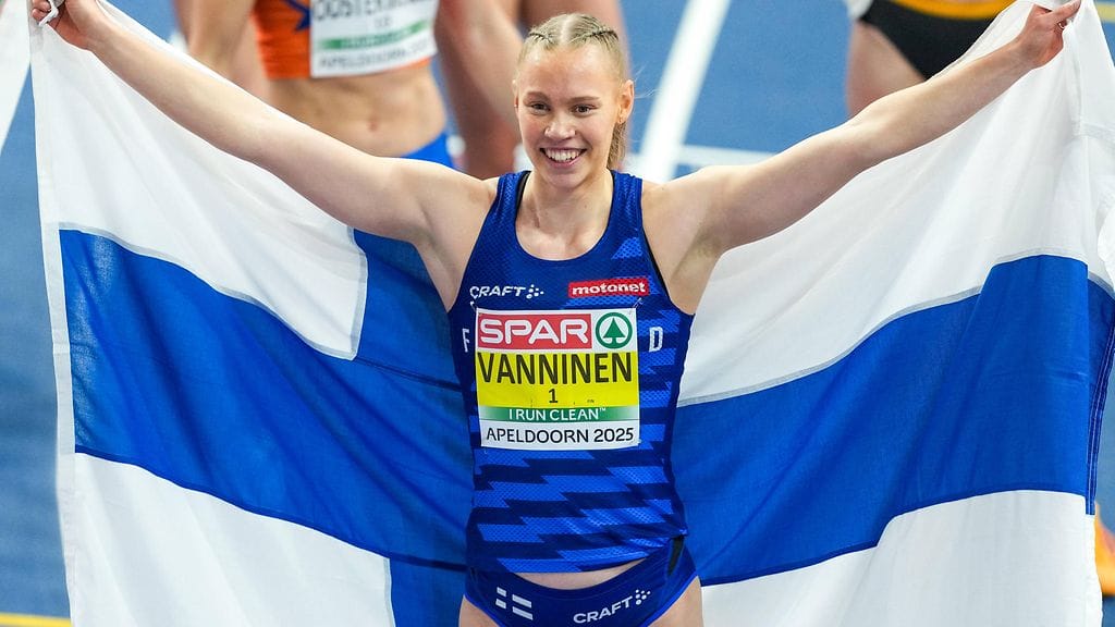 Saga Vanninen juhlii EM-kultaa.