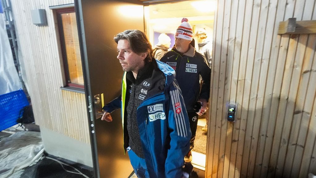 Norjalaiset ovat joutuneet selittelemään tekemisiään. Sunnuntain tiedotustilaisuudessa mäkihyppyjoukkueen urheilijohtaja Jan-Erik Aalbu myönsi norjalaisten huijanneen.