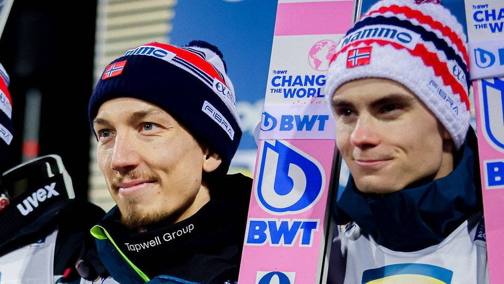 MM-kisojen suurmäessä hylätyt Johann Andre Forfang (vas.) ja Marius Lindvik (oik.) ovat kommentoineet Norjan MM-skandaalia.