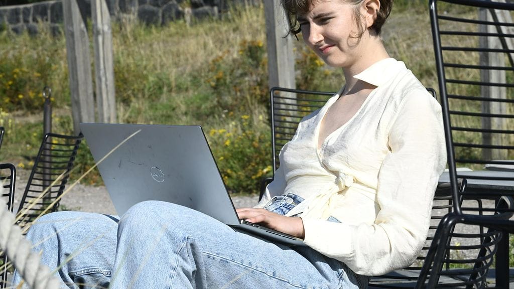 LK1003 etätyö ulkona