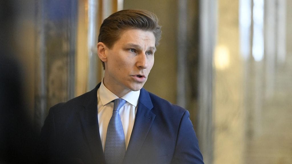 Tällä tilauksella saadaan laadukasta ampumatarviketta ja samalla vahvistetaan Suomen huoltovarmuutta, totesi puolustusministeri Antti Häkkänen.