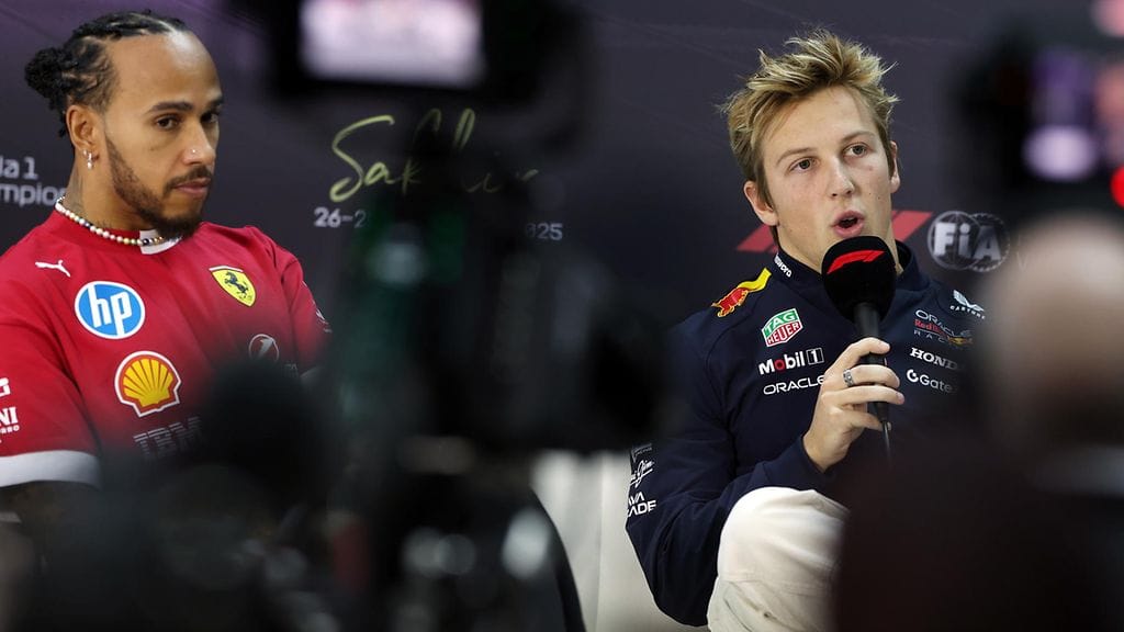 F1-tulokas Liam Lawson istutettiin talvitesteissä samaan mediatilaisuuteen konkari Lewis Hamiltonin kanssa. Myös Hamilton tietää, millaista on nousta huipulle kovan työn kautta.