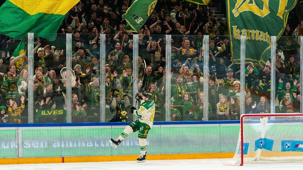 Carl Klingberg sai suosionosoitukset Ilves-faneilta.
