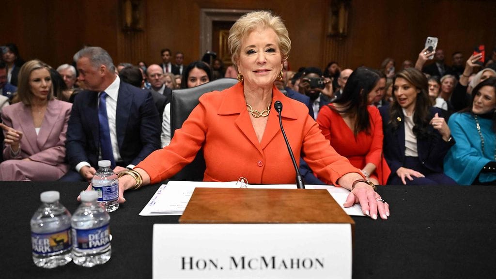 Opetusministeri Linda McMahon kertoi Fox Newsille, että päätös henkilöstön vähentämisestä on askel kohti Trumpin viime kuussa antaman määräyksen täyttämistä.