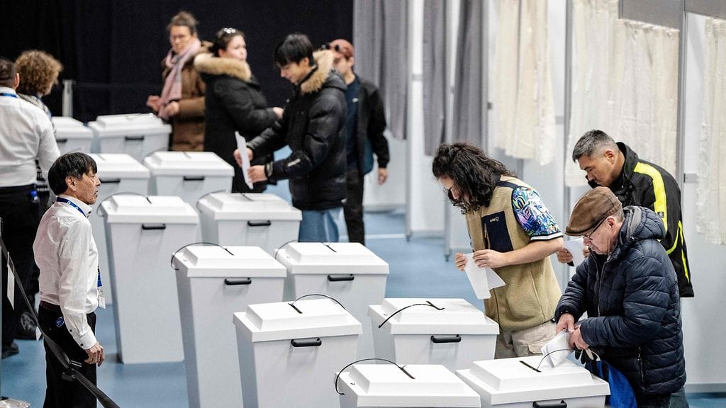 Grönlantilaiset äänestivät parlamenttivaaleissa.