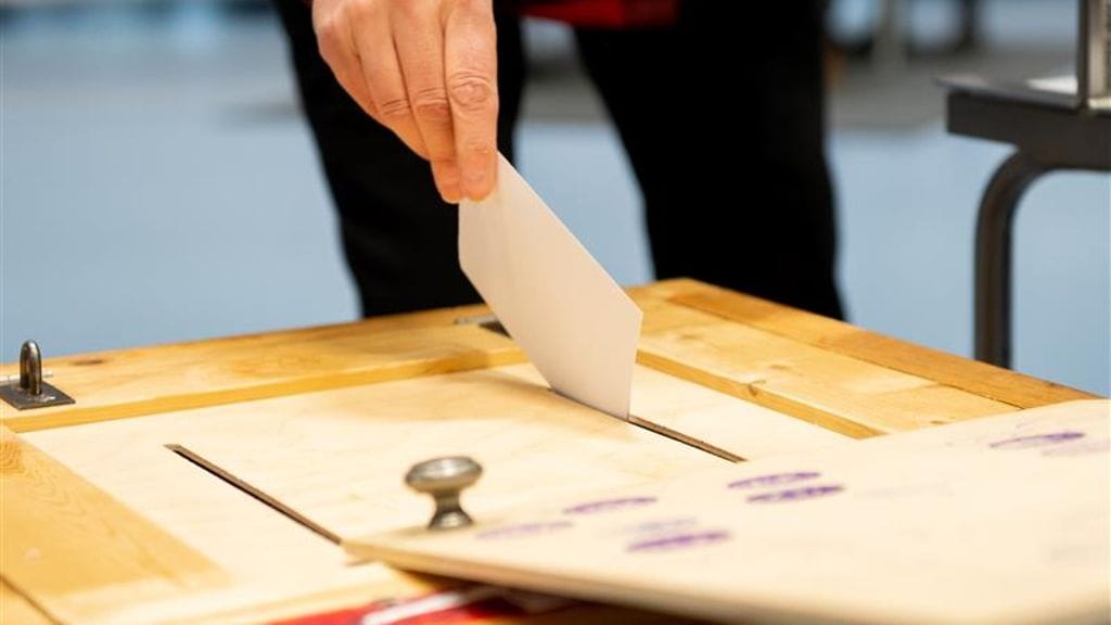 Ylen tuoreen kannatausmittauksen mukaan SDP ja kokoomus ovat lähes tasoissa molemmissa vaaleissa