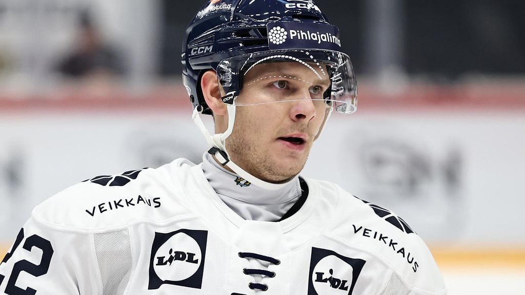 Arttu Ruotsalainen jatkaa uraansa SHL-seura Frölundassa.