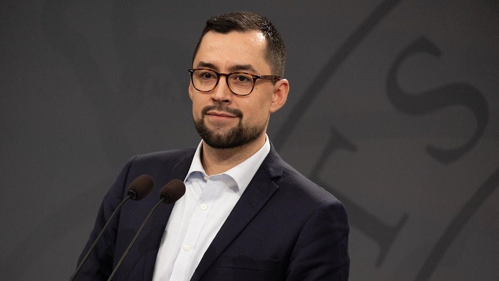 Egede kutsuu puoluejohtajat koolle, jotta he voisivat yhdessä torjua Trumpin pyrkimykset.