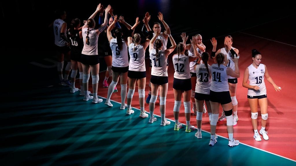 Suomen naisten lentopallomaajoukkue jatkaa portugalilaisen Andre Sán valmennuksessa.