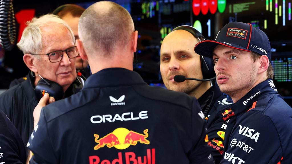 Helmut Marko (vas.) ei usko Max Verstappenin taistelevan voitosta Australian F1-kisassa – ilman sateen vaikutusta.