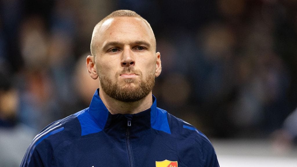 Adam Ståhl, 30, koki kovia torstain Konferenssiliigan ottelussa.