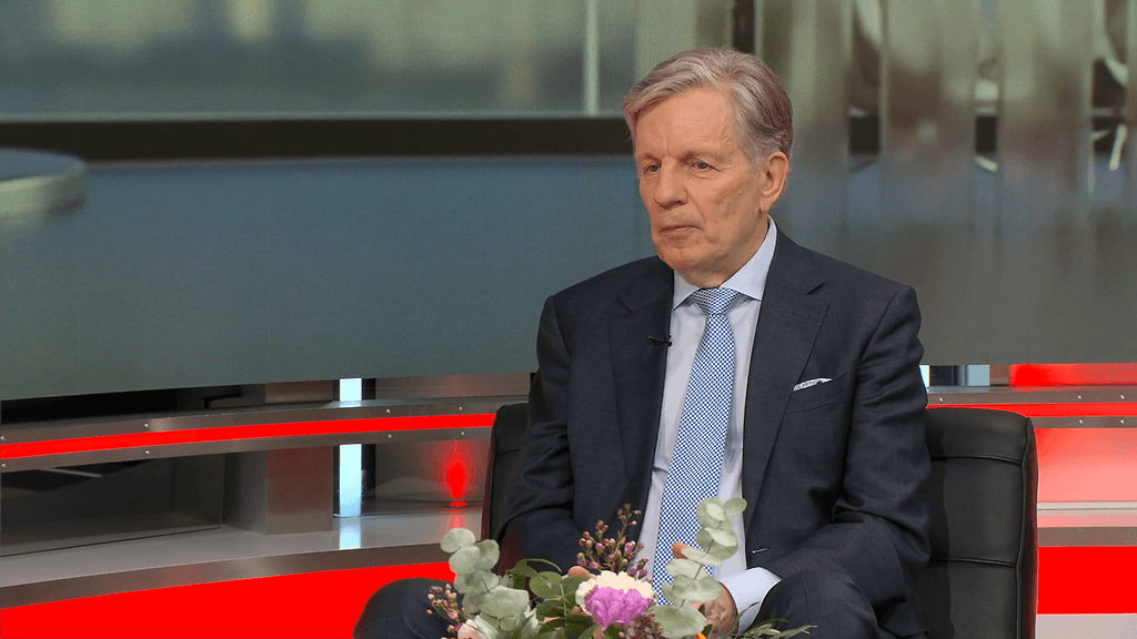Entinen pääministeri Esko Aho on ostanut firmansa piikkiin miljoonatalon Espoosta, kertoo Kauppalehti.