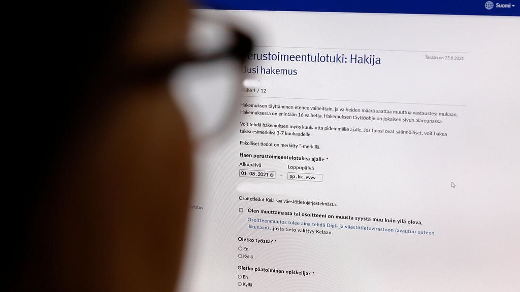 Toimeentulotuen saaminen oli yleisempää miehillä kuin naisilla kaikissa muissa ikäryhmissä paitsi yli 70-vuotiaissa.