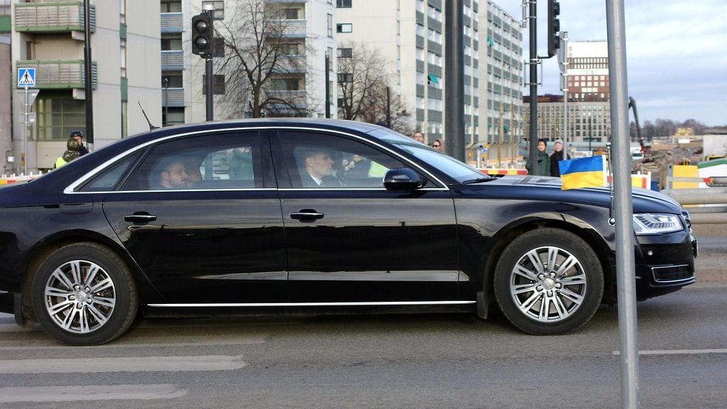 Ukrainan presidentti Volodymyr Zelensky matkalla lentokentältä hotellille Helsingissä tiistaina 18. maaliskuuta 2025.