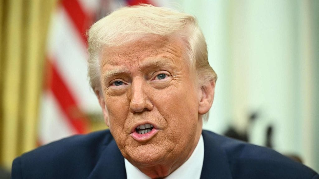 Trump sanoi sunnuntaina toimittajille, että Zelenskyi on suurissa ongelmissa, jos hän perääntyy sopimuksesta.