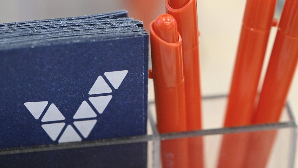 Kuvassa Veikkauksen logo pelisalissa Helsingissä 11. toukokuuta 2023.