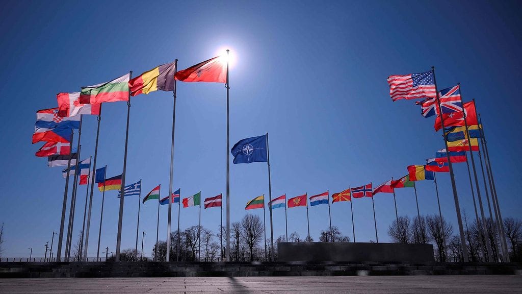 Naton puolustusvarustetavoitteet on määrä lyödä lukkoon kesäkuussa, arvioi Bloomberg.