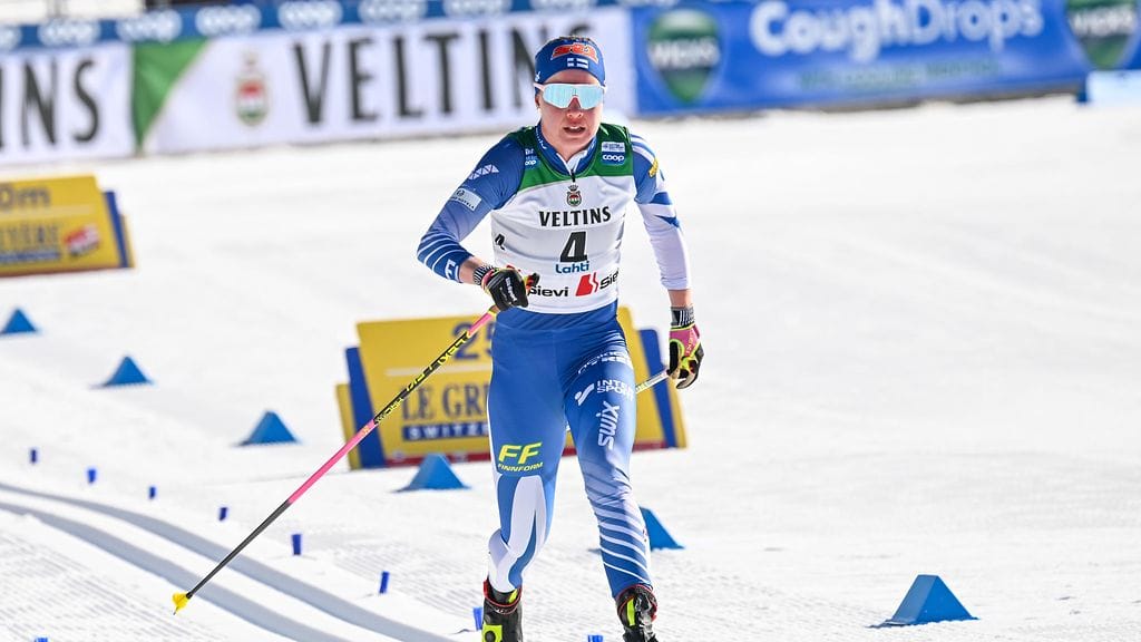 Kerttu Niskanen piti maailmancupin kokonaiskisan kolmossijansa kymmenen pisteen erolla Astrid Slindiin.