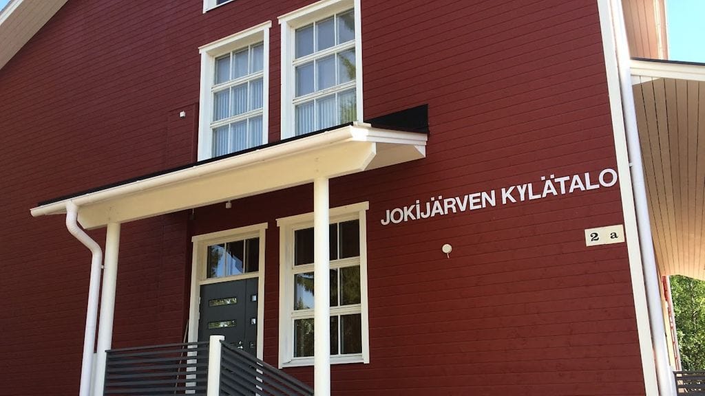 Taivalkoskelaismiehen elämä päättyi haulikon laukaukseen Jokijärven kylätalolla. Poliisi tutkii tekoa murhana.