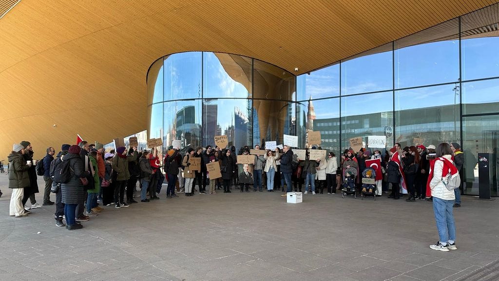 Turkin mielenosoitukset levisivät Helsinkiin 2